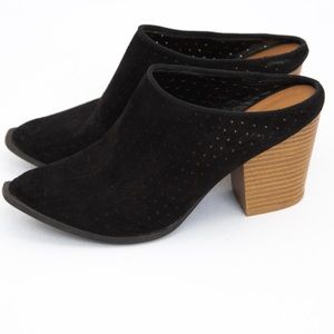 Faux suede pointy toe bootie black perforated with block heel by Qupid 7.5 fall